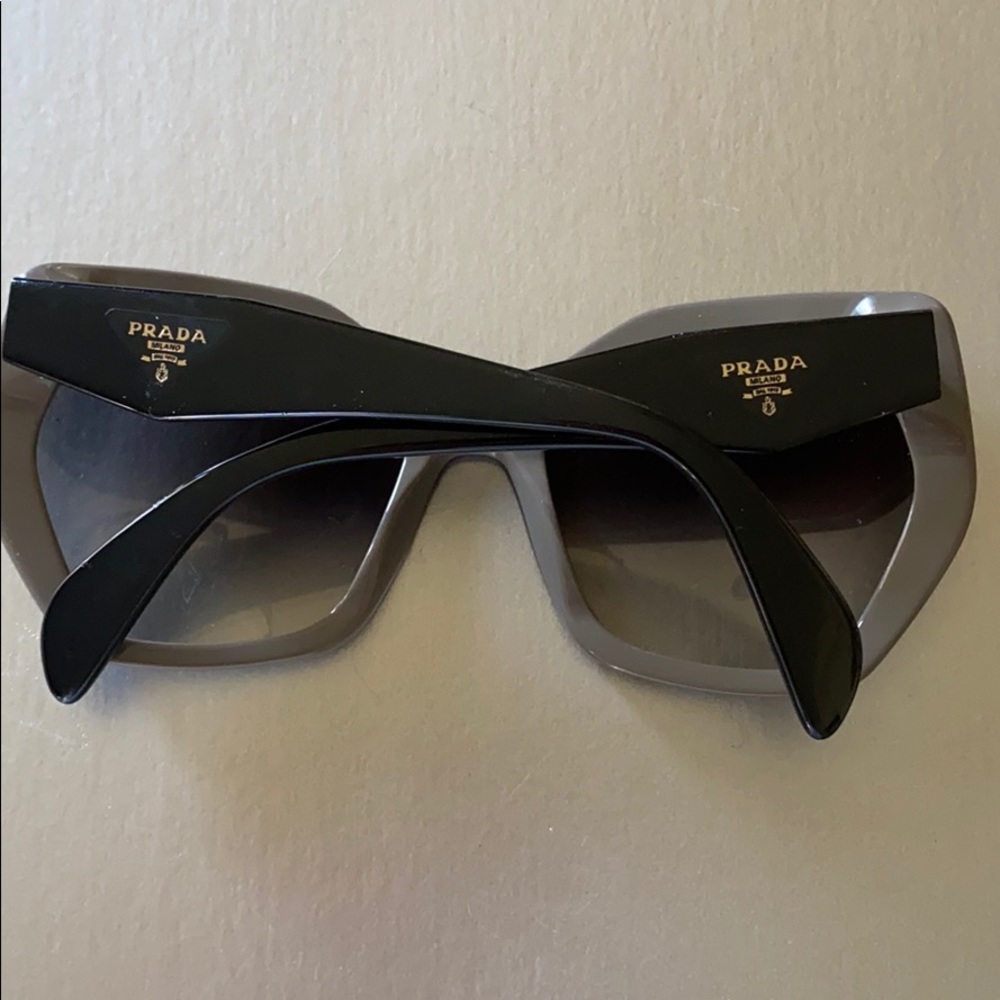 Prada sunglasses - Picture 3 of 9